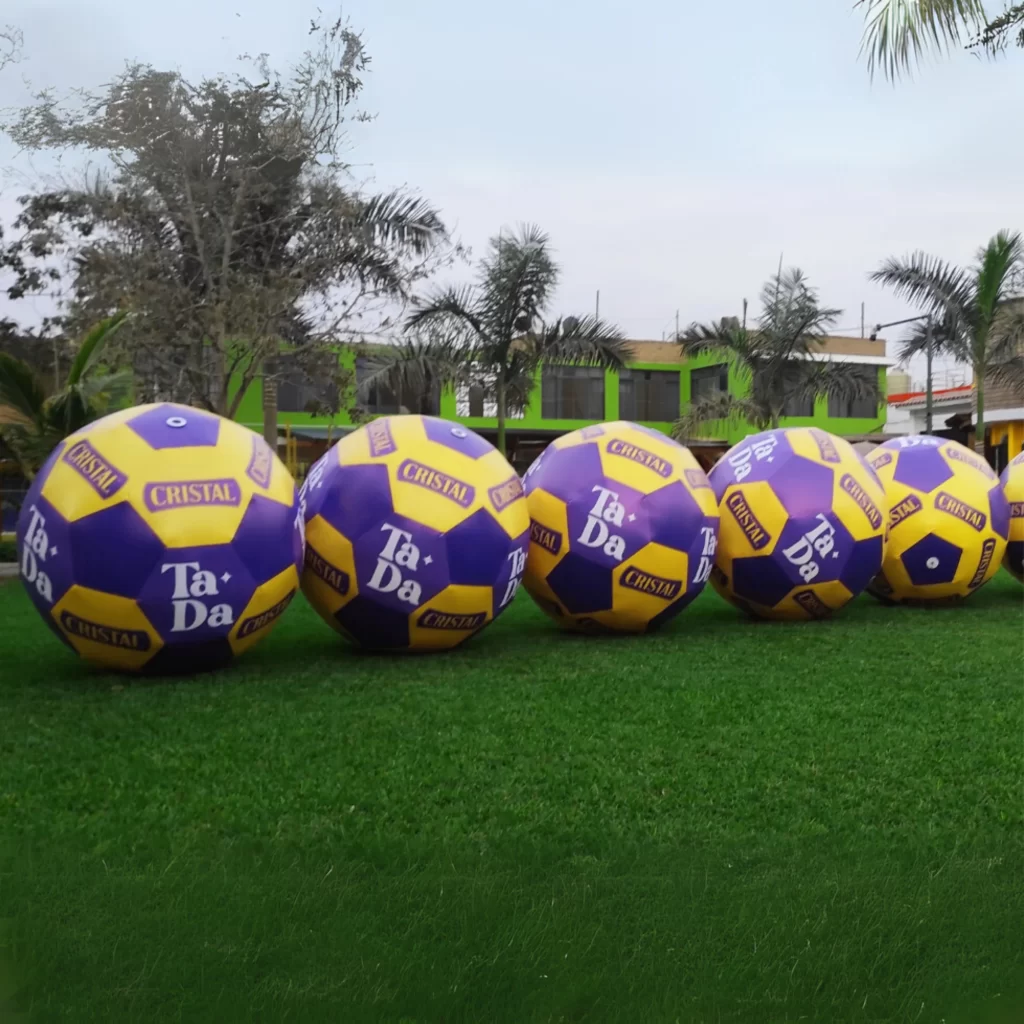 Pelota inflable publicitaria Ta-Da Cristal fabricada por Inflaideas
